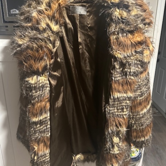 Brand New/Never Worn Stunning Faux Fur Multi- Colored Coat (M) - Picture 11 of 12